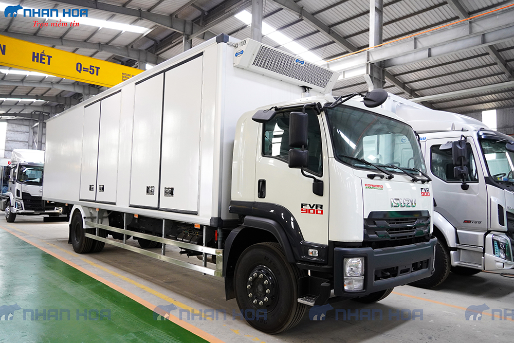 Xe Tải ISUZU FVR34VE5 Thùng Đông Lạnh 5.9 Tấn Xe Tải ISUZU FVR34VE5 Thùng Đông Lạnh 5.9 Tấn