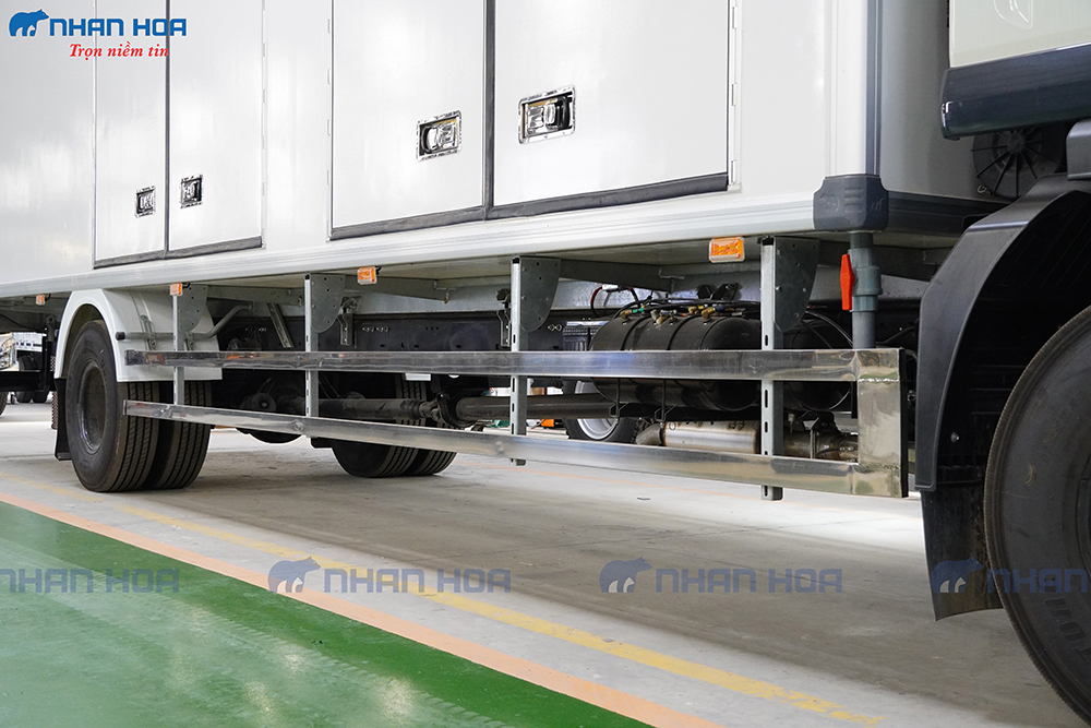 Xe Tải ISUZU FVR34VE5 Thùng Đông Lạnh 5.9 Tấn Xe Tải ISUZU FVR34VE5 Thùng Đông Lạnh 5.9 Tấn