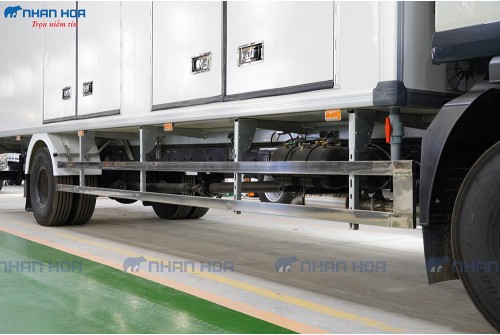 Xe Tải ISUZU FVR34VE5 Thùng Đông Lạnh 5.9 Tấn Xe Tải ISUZU FVR34VE5 Thùng Đông Lạnh 5.9 Tấn