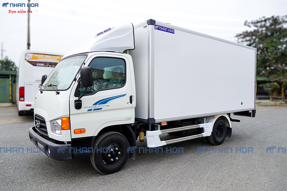 Xe Tải Thùng đông lạnh Hyundai New Mighty 75S F140 Tải trọng 3.2 tấn