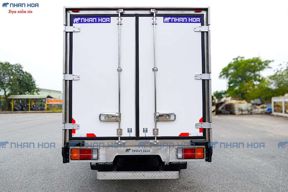 Xe Tải Thùng đông lạnh Hyundai New Mighty 75S F140 Tải trọng 3.2 tấn
