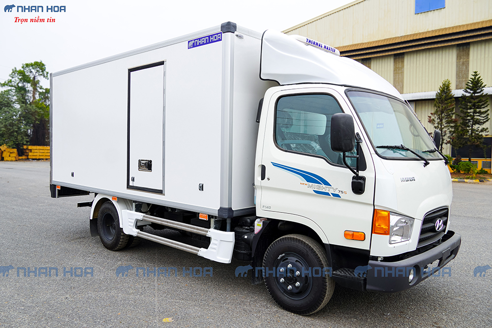 Xe Tải Thùng đông lạnh Hyundai New Mighty 75S F140 Tải trọng 3.2 tấn