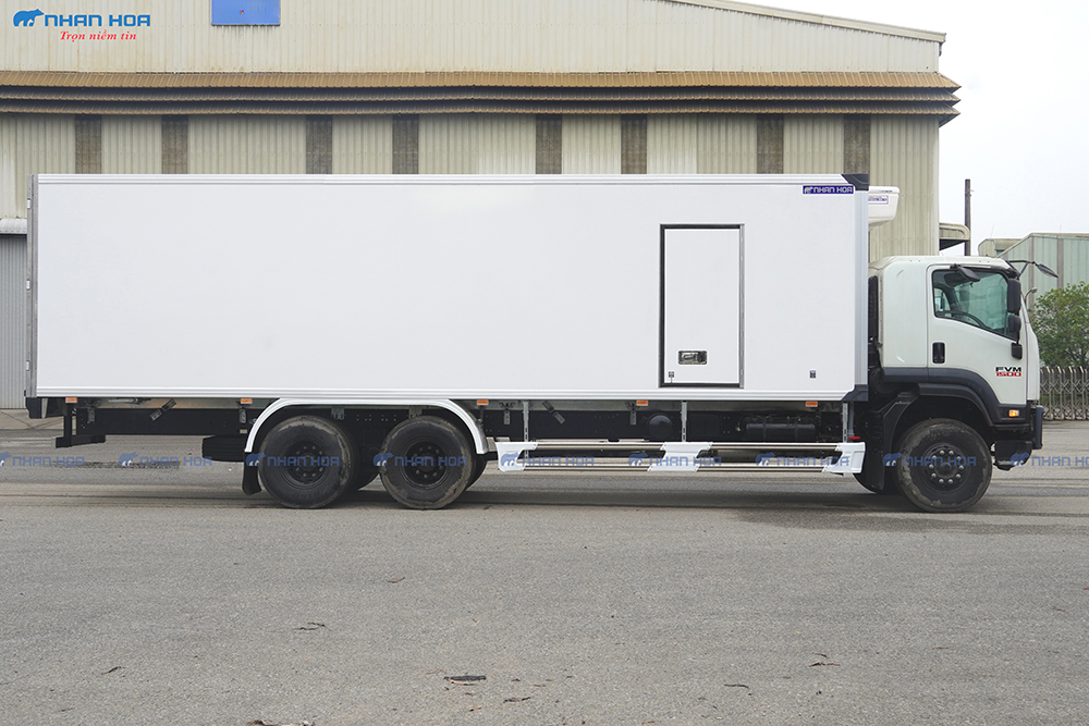 Xe tải thùng đông lạnh isuzu fvm1500 tải trọng 14 tấn