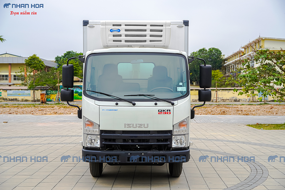 Xe tải thùng đông lạnh isuzu qkr230 tải trọng 1.9 tấn