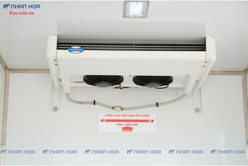 Xe tải thùng đông lạnh isuzu qkr230 tải trọng 1.9 tấn