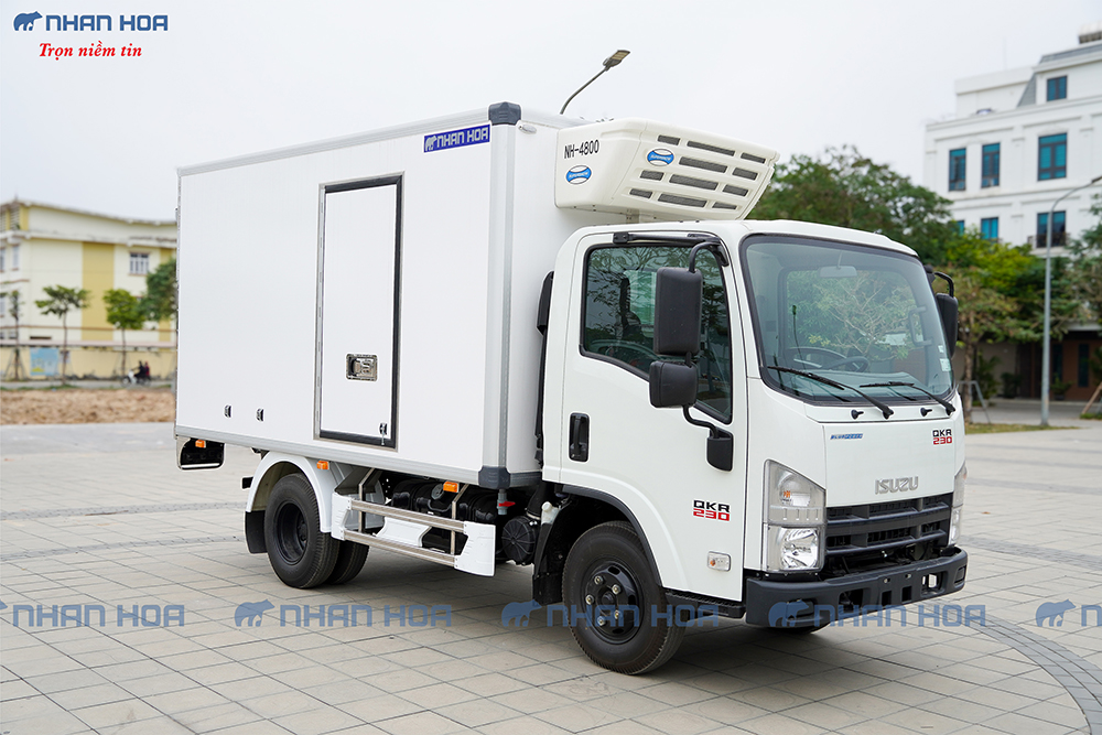 Xe tải thùng đông lạnh isuzu qkr230 tải trọng 1.9 tấn
