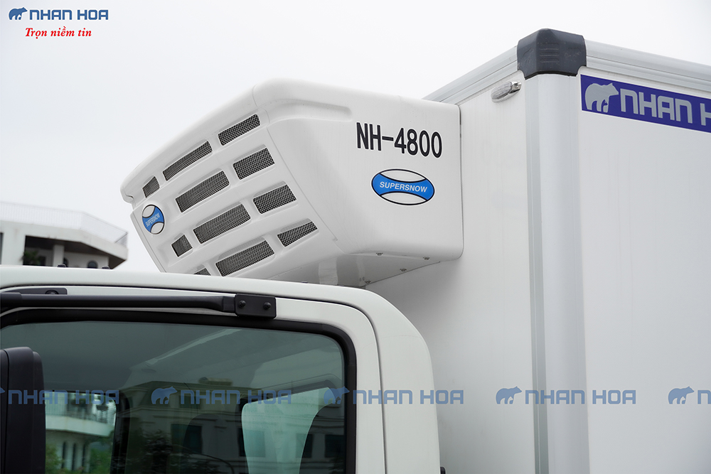 Xe tải thùng đông lạnh isuzu qkr230 tải trọng 1.9 tấn