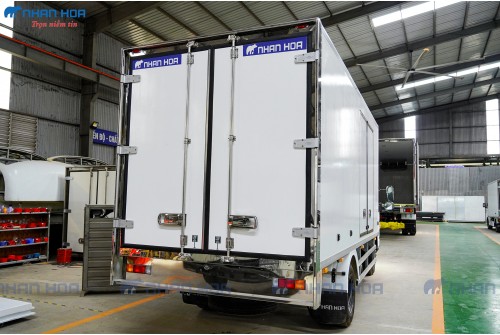 Xe tải MITSUBISHI FUSO CANTER TF7.5 thùng đông lạnh tải trọng 3 tấn 5