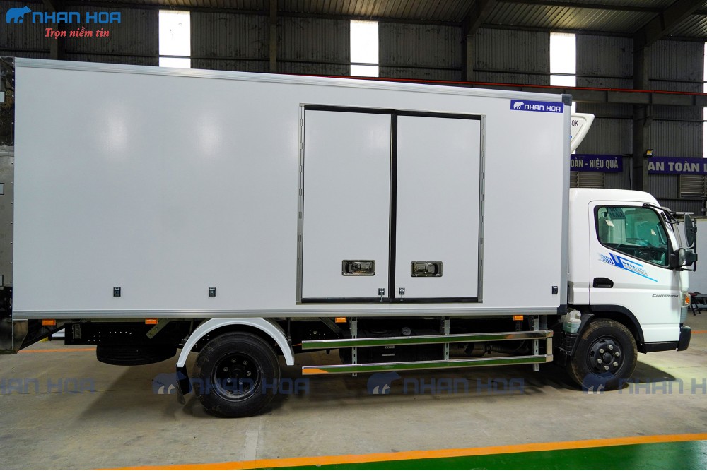 Xe tải MITSUBISHI FUSO CANTER TF7.5 thùng đông lạnh tải trọng 3 tấn 5