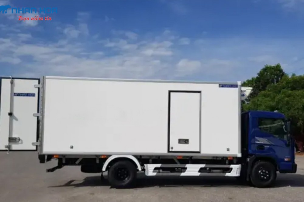 Xe tải Hyundai Mighty EX8L E160 7 tấn thùng bảo ôn