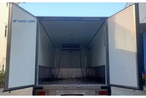 Xe tải HINO 300 XZU730L 5 tấn thùng đông lạnh