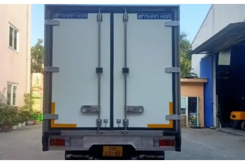 Xe tải HINO 300 XZU730L 5 tấn thùng đông lạnh