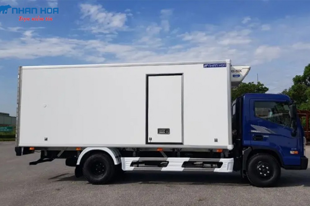 Xe tải HYUNDAI 7 tấn thùng đông lạnh EX8L E160